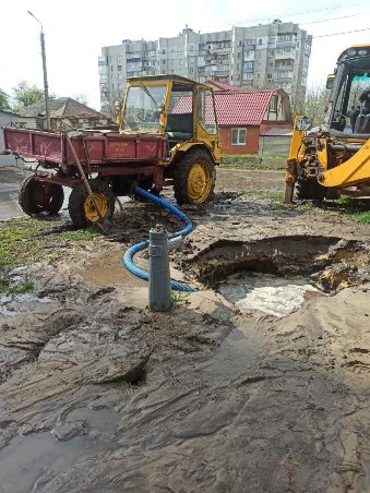 КП Харьковводоканал устраняет аварии на водопроводе Харькова